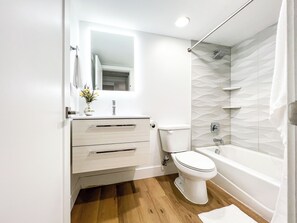 Dusche, Haartrockner, Handtücher, Seife