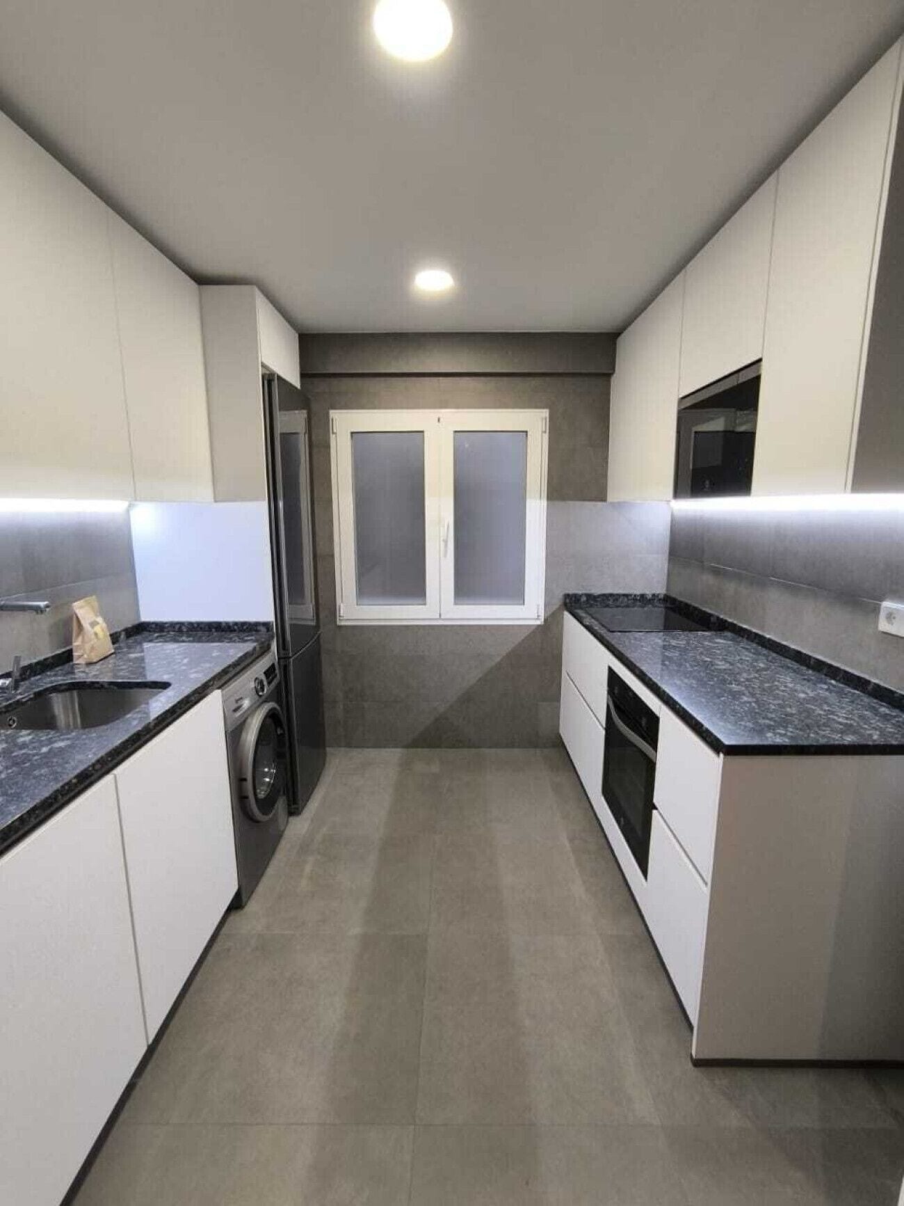 Fridge, microwave, oven, coffee/tea maker