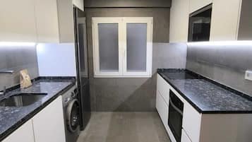 Fridge, microwave, oven, coffee/tea maker