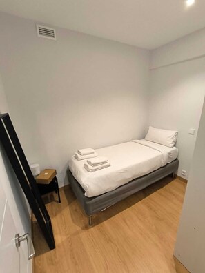 1 quarto, Wi-Fi de cortesia, roupa de cama