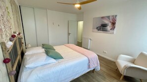 2 bedrooms, iron/ironing board, WiFi, bed sheets
