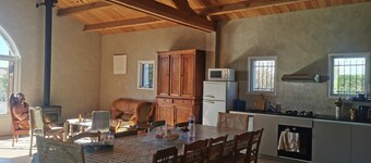 Maison conviviale, ensoleillée et calme avec un grand jardin arboré!