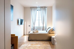 2 Schlafzimmer, Schreibtisch, Bügeleisen/Bügelbrett, Reisekinderbett