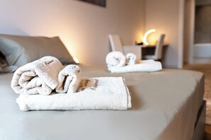 2 habitaciones, tabla de planchar con plancha y cuna de viaje 