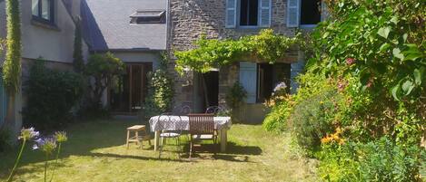 تناول الطعام بالخارج