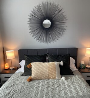 1 habitación, tabla de planchar con plancha, cuna de viaje y wifi 