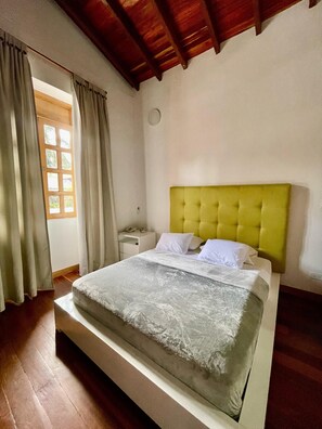 Deluxe-værelse - balkon - udsigt til gårdsplads | Gratis Wi-Fi