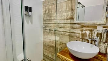 Deluxe Room, Balcony, Courtyard View | Free WiFi