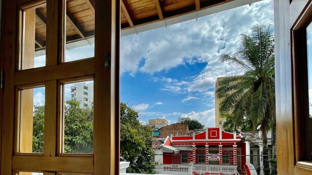 Quarto luxo, sacada, vista para o pátio | Vista do quarto