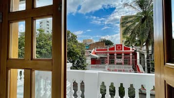 Chambre Deluxe, balcon, vue cour intérieure | Vue de la chambre