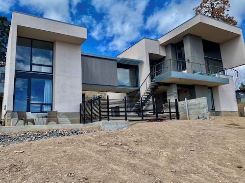 Modern Private Casita • Bright, Quiet, Minutes to LANL & Trails