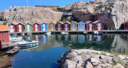 Smögen large rooms, on lovely Stenrös.