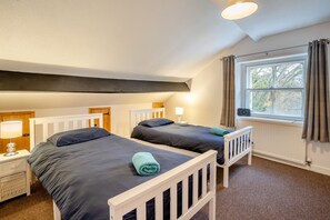 4 bedrooms, iron/ironing board, free WiFi, bed sheets