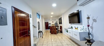 Casa entera en Manta, en urbanizacioÌn privada cerca a todo