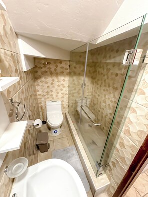 Towels, soap, toilet paper - Casa entera en Manta,  en urbanización privada cerca a todo (Manta)