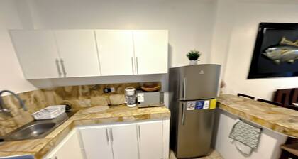 Casa entera en Manta, en urbanización privada cerca a todo