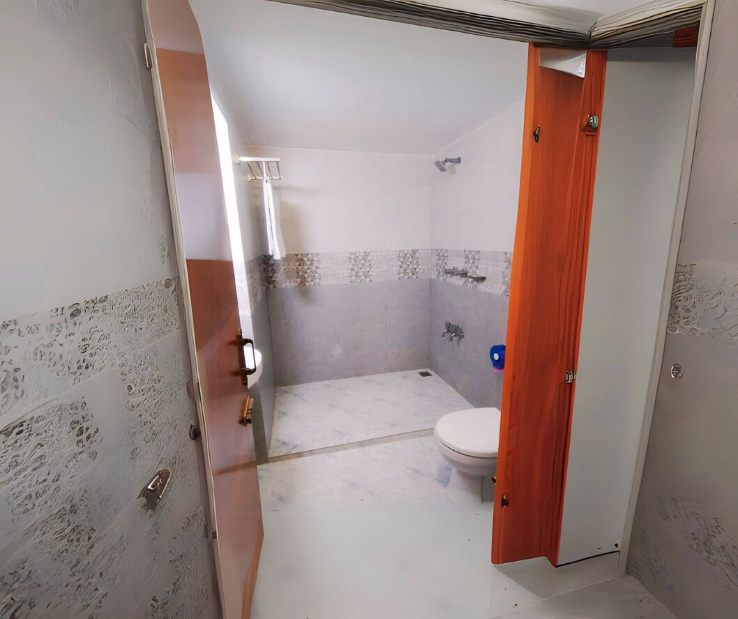 Articles de toilette de luxe, sèche-cheveux, chaussons
