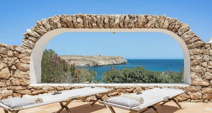Prestigious villa on the most picturesque bay of Lampedusa. Residence or B&B