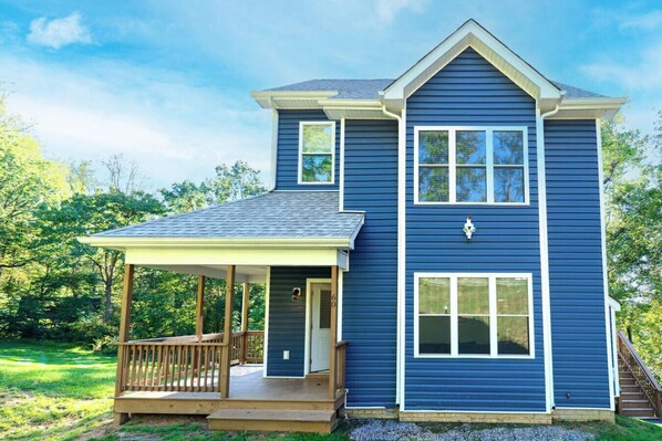 Exterior - Front Royal 5 bdrm 4 bth National park w/driveway (Warren County)