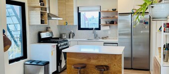 SUN FILLED 3-bedroom APARTMENT with WiFi, AC in ROCKAWAY BEACH
