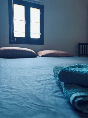 2 chambres, coffres-forts dans les chambres, fer et planche à repasser