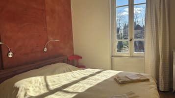 3 bedrooms, WiFi, bed sheets