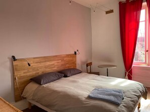3 bedrooms, WiFi, bed sheets - The Linden Tree (Étrigny)