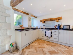 Dishwasher, highchair - 3 bedroom accommodation in Hanlith (Hanlith)