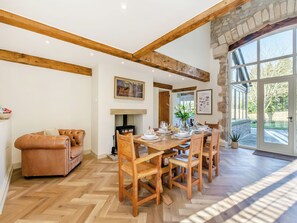 Dining - 3 bedroom accommodation in Hanlith (Hanlith)