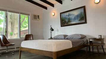 1 bedroom, desk, iron/ironing board, free WiFi