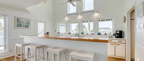 Refrigerador, microondas, horno, lavavajillas