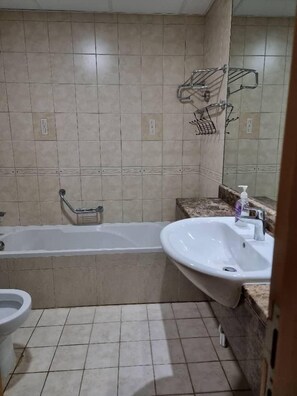 Economy Shared Dormitory | Bilik Mandi