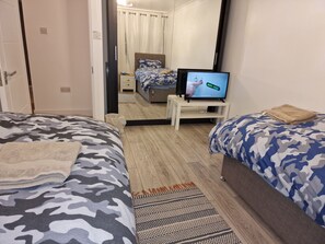 4 dormitorios, tabla de planchar con plancha, wifi gratis y ropa de cama