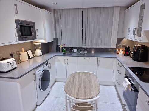 NightRest Homes Hemel Hempstead 4 Bedroom 2 Toilet