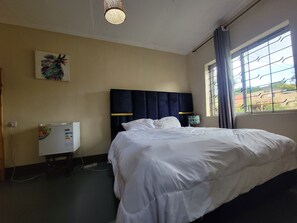 مكتب ومساحة عمل للكمبيوتر المحمول