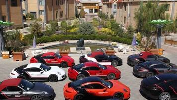 المنشأة من الداخل