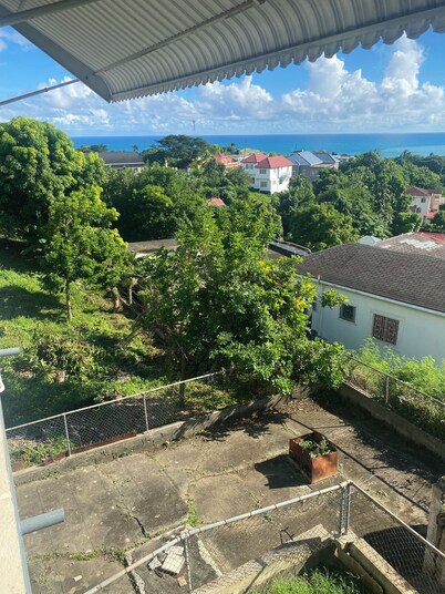 Fruitful paradise 
Charming house with WiFi 
welcoming you to enjoy and relax