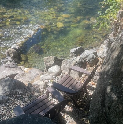 Cozy home on the Entiat river perfect for families. Entiat Wa