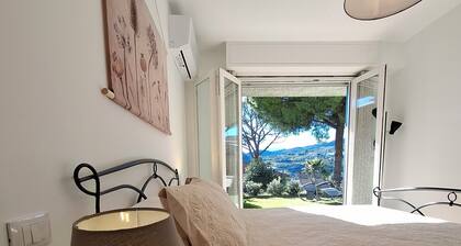 New one-bedroom apartment with residential pool, private garden and exclusive parking space