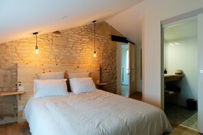 6 slaapkamers, een strijkplank/strijkijzer, gratis wifi, beddengoed