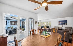 Dining - Family home in ideal beach location. Spacious 4 BR home with ocean view. (Laguna Beach)