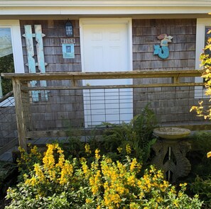 Exterior detail - 3BD/2BA, Walkable, Family/Dog Friendly, Deck, BBQ, WIFI in Quaint Rockaway Beach (Rockaway Beach)