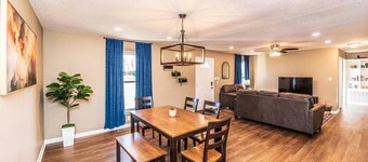 Charming 3-BR Retreat, Hot Tub, EV, close to Blue Oval City