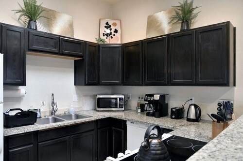 Beautiful Loft Apartment w/Views in Medford, OR!