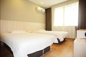 A hotel room with two single beds, a ceiling air conditioner, and a large window with curtains. - Yuejia Hotel (Shanghai Minhang Jiaoda) (Shanghai)
