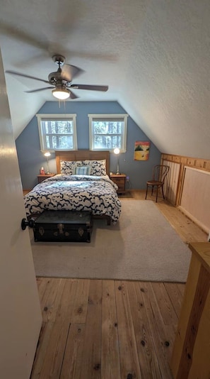 3 bedrooms, iron/ironing board, travel cot, free WiFi