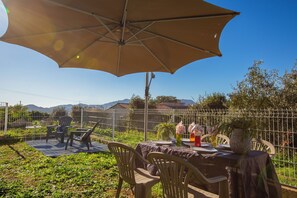 Outdoor dining - Apartment, 3 persons, garden, quiet area (Cuttoli-Corticchiato)