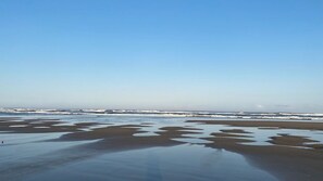 サンラウンジャー、ビーチタオル