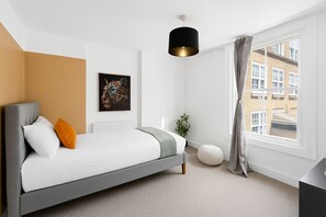 4 bedrooms, desk, iron/ironing board, WiFi
