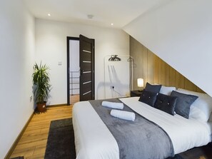 3 habitaciones, escritorio, tabla de planchar con plancha y wifi 